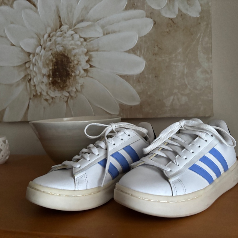 Addidas Women’s Grand Court Alpha 00’s